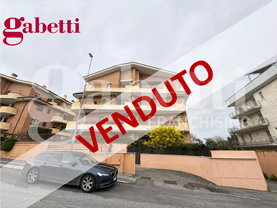 Immagine 1 di Appartamento in vendita  in Via Arzana, 57 a Roma
