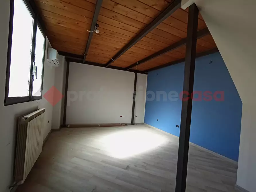 Immagine 2 di Negozio in affitto  in Via Flaminia a Spoleto