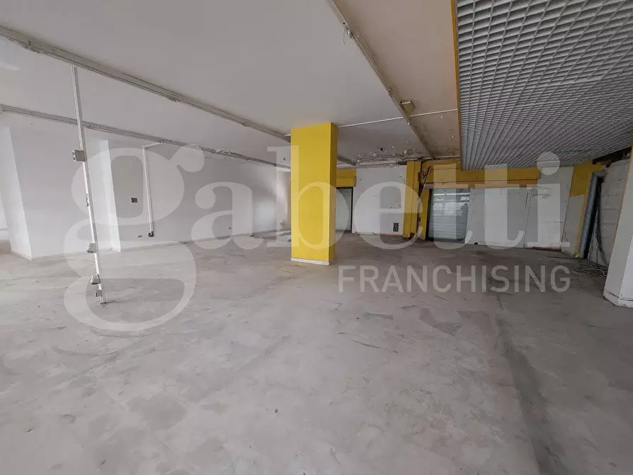 Immagine 6 di Negozio in vendita  in Via Cortina, 8 a Alba Adriatica