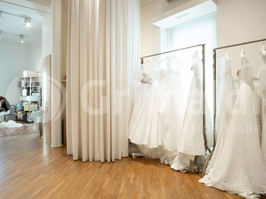 Immagine 15 di Negozio in vendita  in Piazza Annunziata, 12 a Marigliano