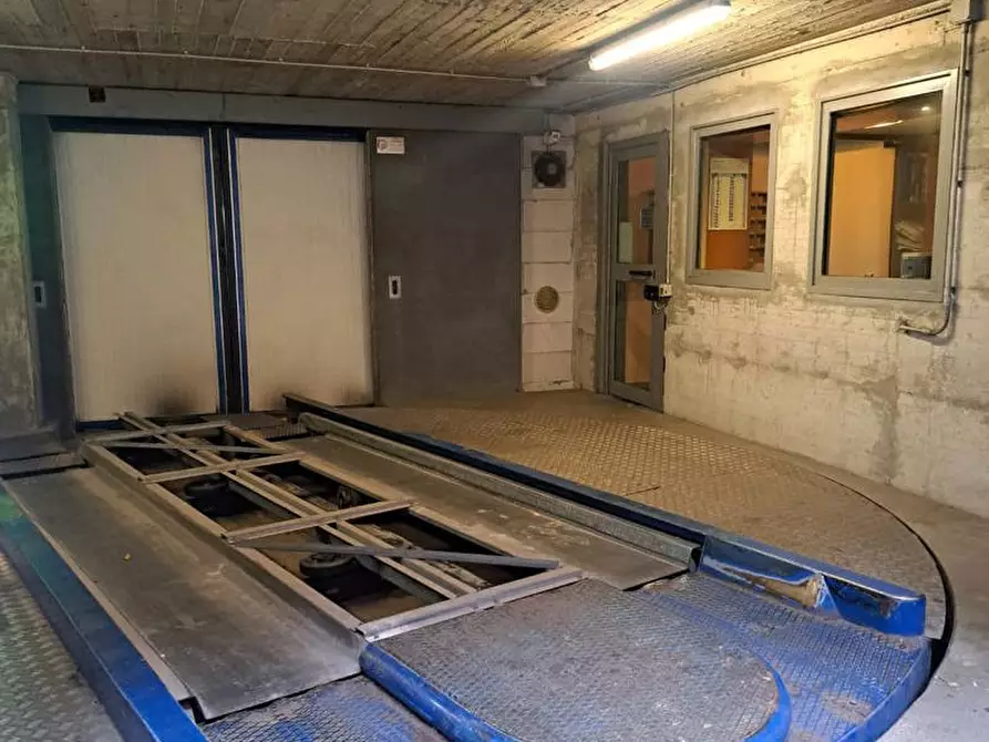 Immagine 1 di Box auto in vendita  in Corso di porta Romana, 55 a Milano