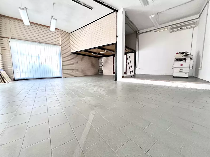 Immagine 6 di Negozio in vendita  in Via Cagliari, snc a Maracalagonis