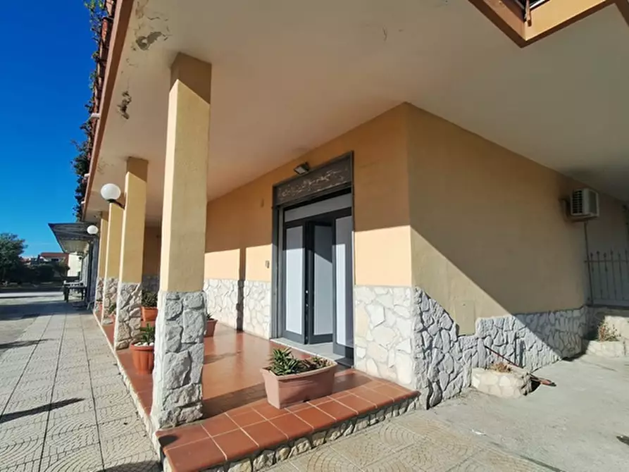 Immagine 1 di Negozio in vendita  in Via Bruno Giordano a Marano Di Napoli