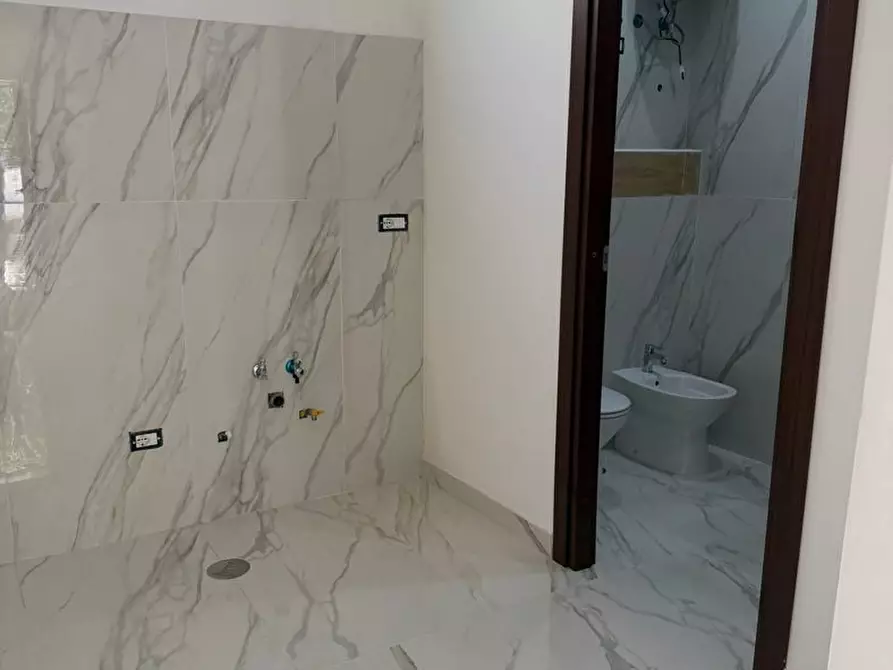 Immagine 10 di Ufficio in affitto  in Via Nazionale, 999 a Torre Del Greco
