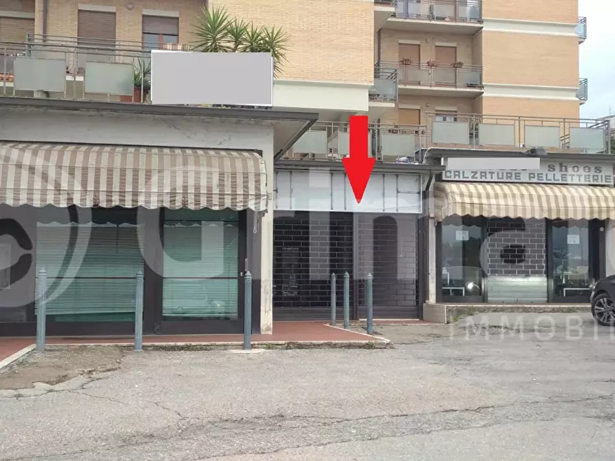 Immagine 13 di Negozio in affitto  in Via Antonio Gramsci a Corciano