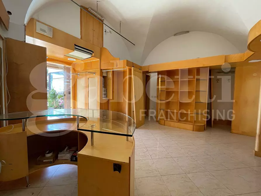 Immagine 5 di Negozio in affitto  in Via Faustina, 40 a Gaeta