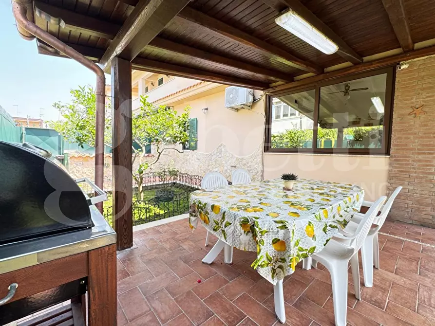 Immagine 5 di Villa in vendita  in Via poggibonsi, 5d a Pomezia