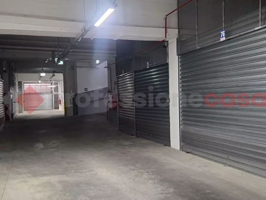 Immagine 2 di Box auto in vendita  in Via Cherso, 26 a Roma