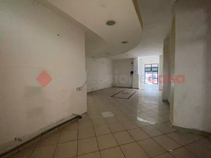 Immagine 20 di Negozio in vendita  in Via Piazza, snc a Sessa Aurunca