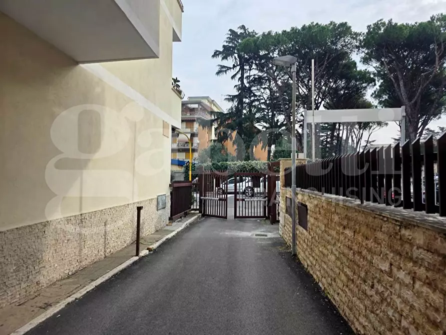 Immagine 3 di Appartamento in vendita  in Via di Bravetta, 270 a Roma