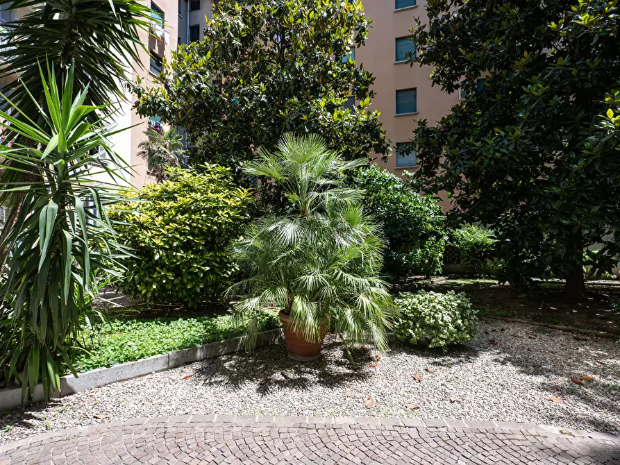 Immagine 18 di Appartamento in vendita  in Via Sardegna a Milano