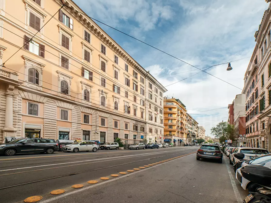 Immagine 2 di Appartamento in vendita  in Via Principe Eugenio, 60 a Roma