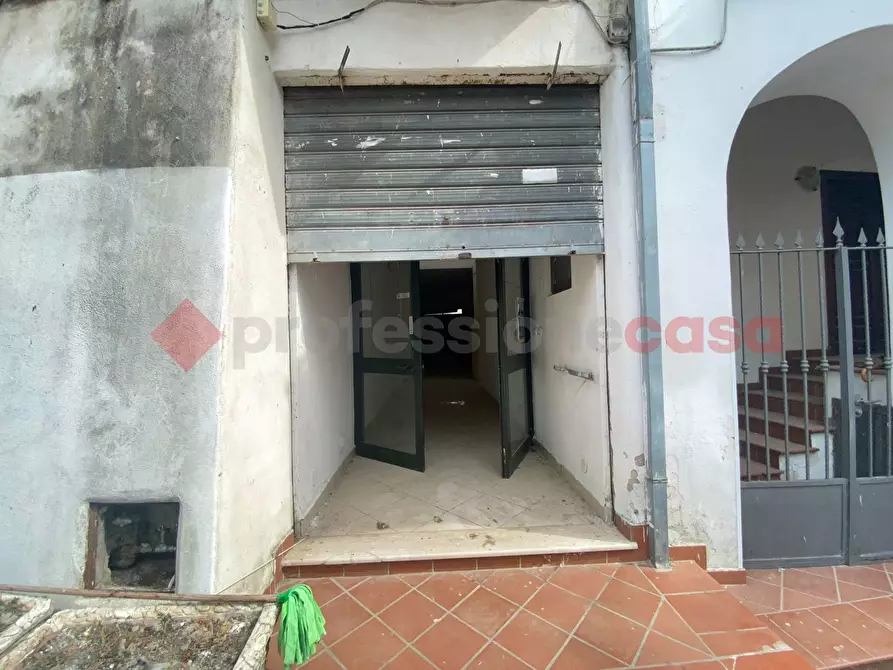 Immagine 4 di Negozio in vendita  in Via Piazza, snc a Sessa Aurunca