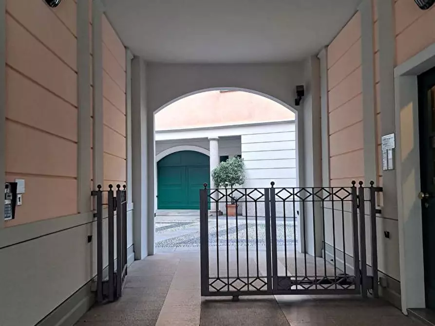 Immagine 16 di Box auto in vendita  in Corso di porta Romana, 55 a Milano