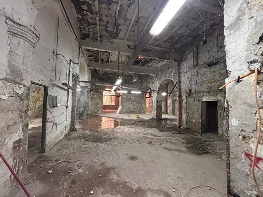 Immagine 12 di Attività commerciale in affitto  in Via sant'arcangelo a baiano, 59 a Napoli