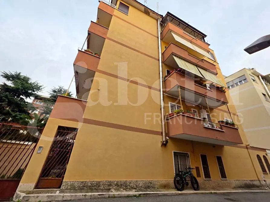Immagine 2 di Appartamento in vendita  in Via di Bravetta, 270 a Roma