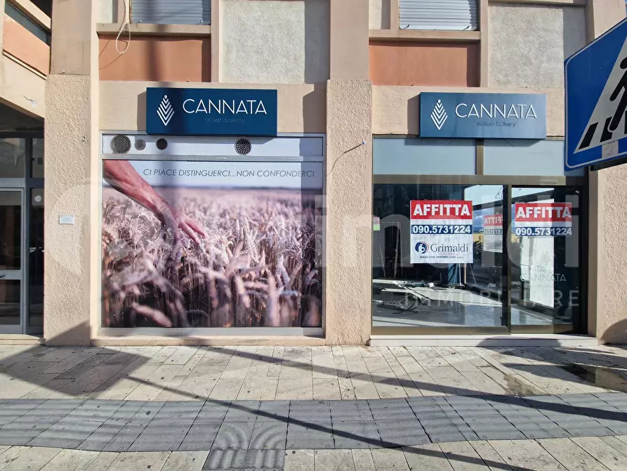 Immagine 1 di Negozio in affitto  in Via Garibaldi, 108 a Messina
