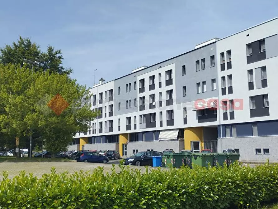 Immagine 1 di Negozio in vendita  in Via XXV APRILE, 1 a Binasco