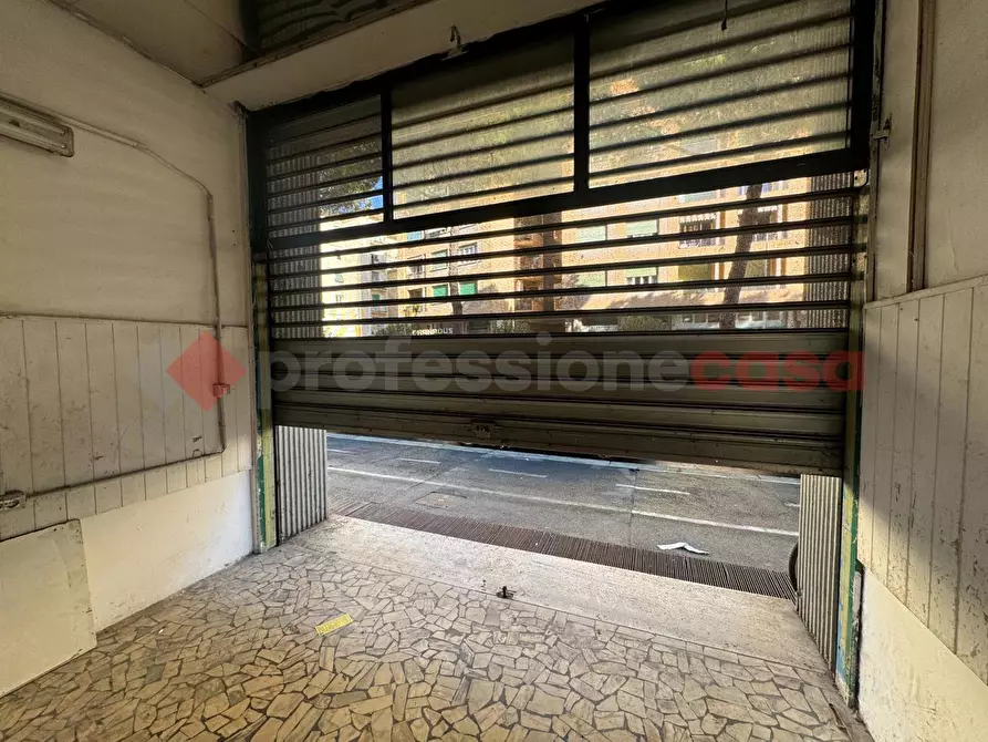 Immagine 2 di Negozio in affitto  in Viale DUSE a Firenze