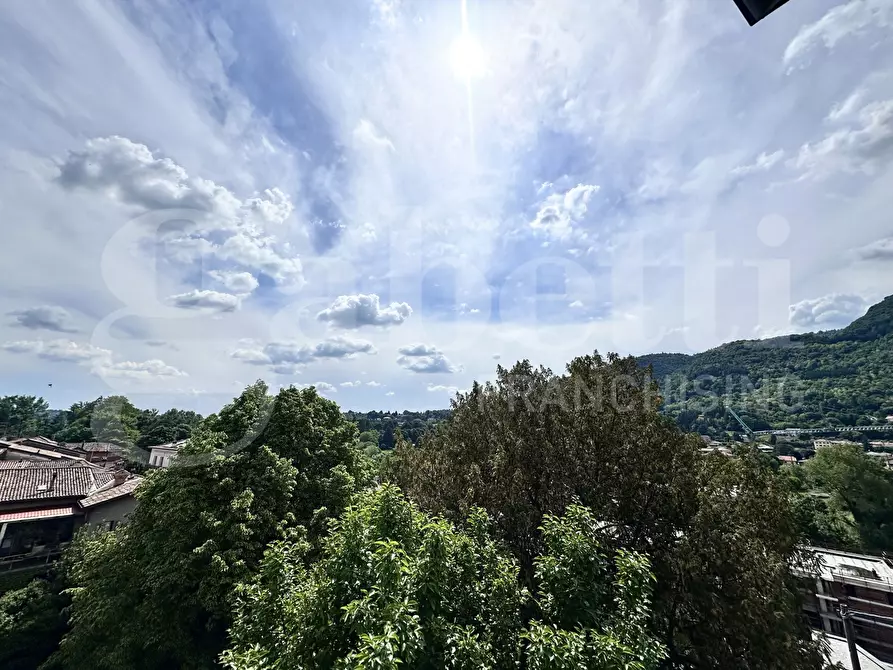 Immagine 37 di Appartamento in vendita  in Via puccini, 1 a Erba