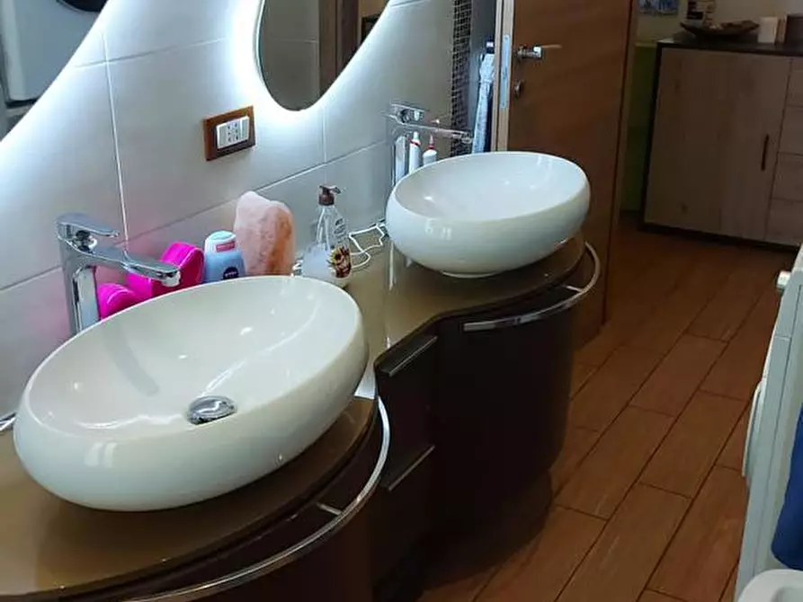 Immagine 5 di Appartamento in vendita  in Via Scali del ponte di marmo, 12 a Livorno