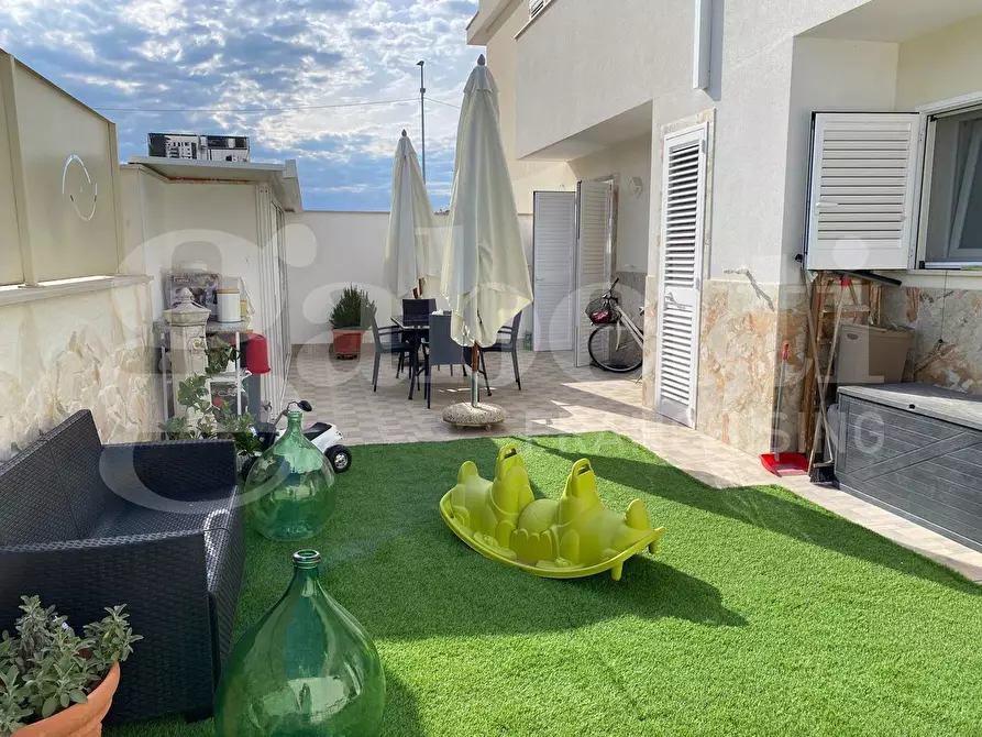 Immagine 11 di Casa trifamiliare in vendita  in Via Andrea Gusmai a Trani