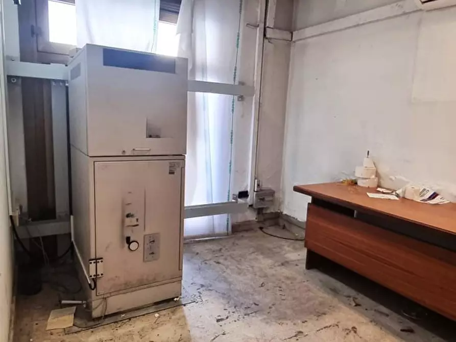 Immagine 12 di Negozio in vendita  in Via Roma, 88 a Cerami