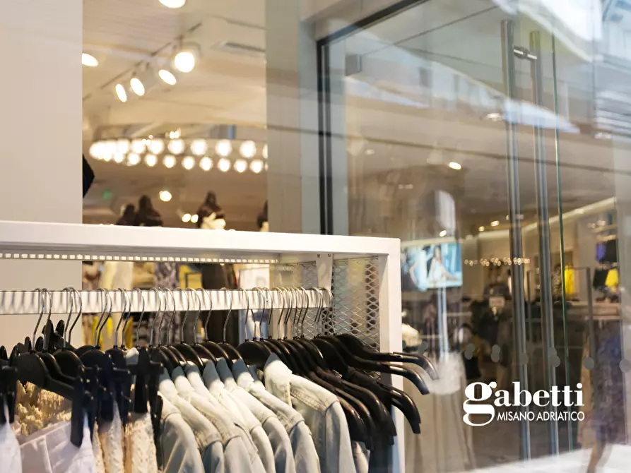 Immagine 3 di Negozio in vendita  in Via Mancini a Cattolica