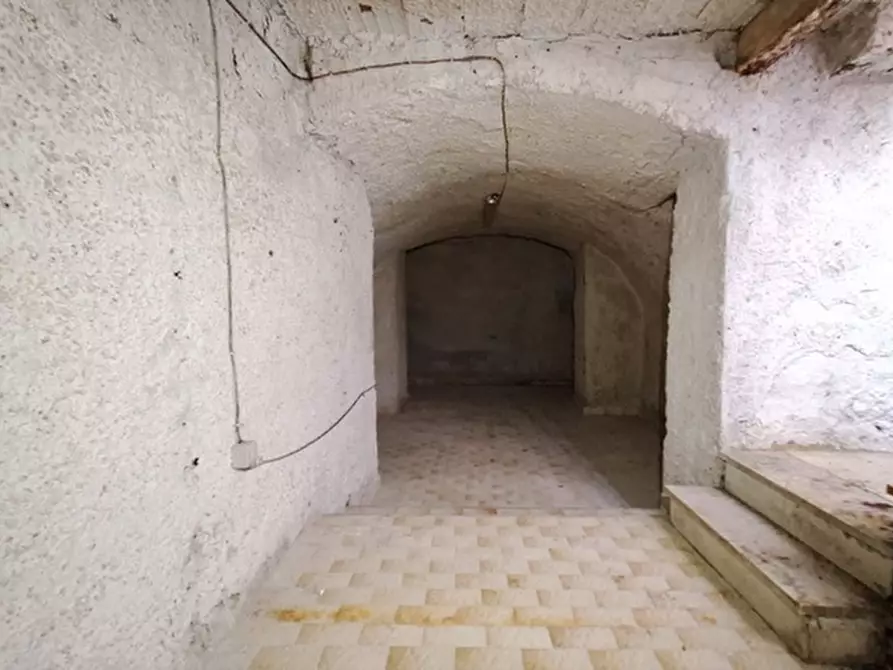 Immagine 9 di Negozio in affitto  in Via Concezio Muzii a Napoli