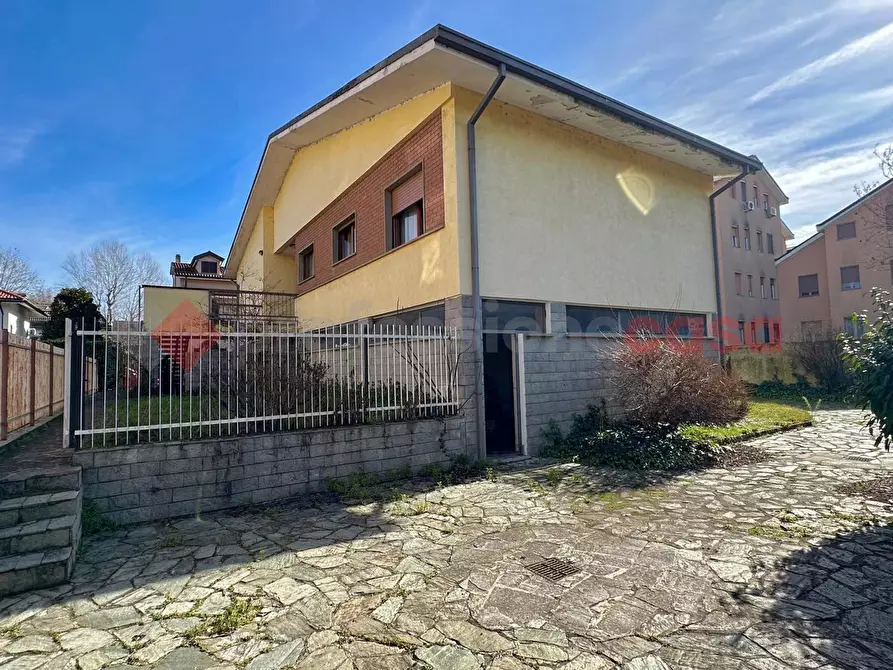 Immagine 9 di Villa in vendita  in Via Delle Robinie a Opera