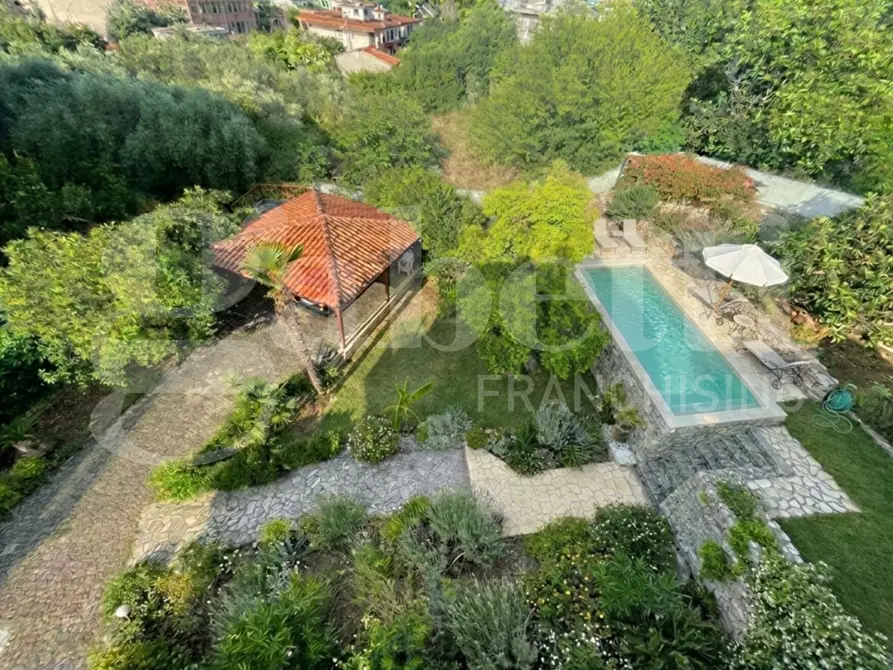 Immagine 2 di Casa trifamiliare in vendita  in Via Calegna, 51 a Gaeta
