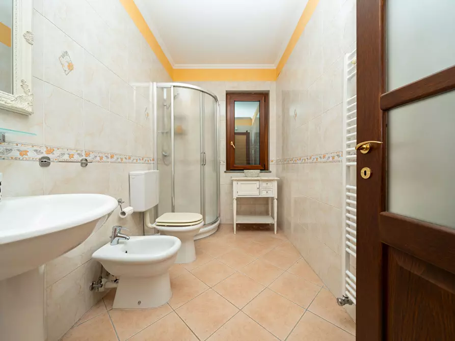 Immagine 22 di Villa in vendita  in Viale Veneto a Orbassano