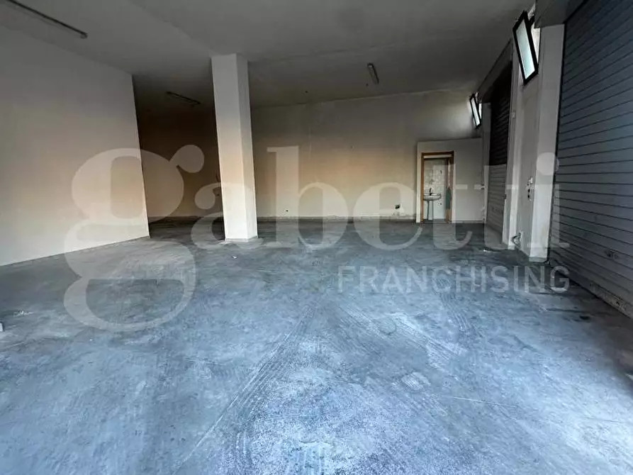 Immagine 2 di Capannone industriale in vendita  in Via Bari a Ostuni