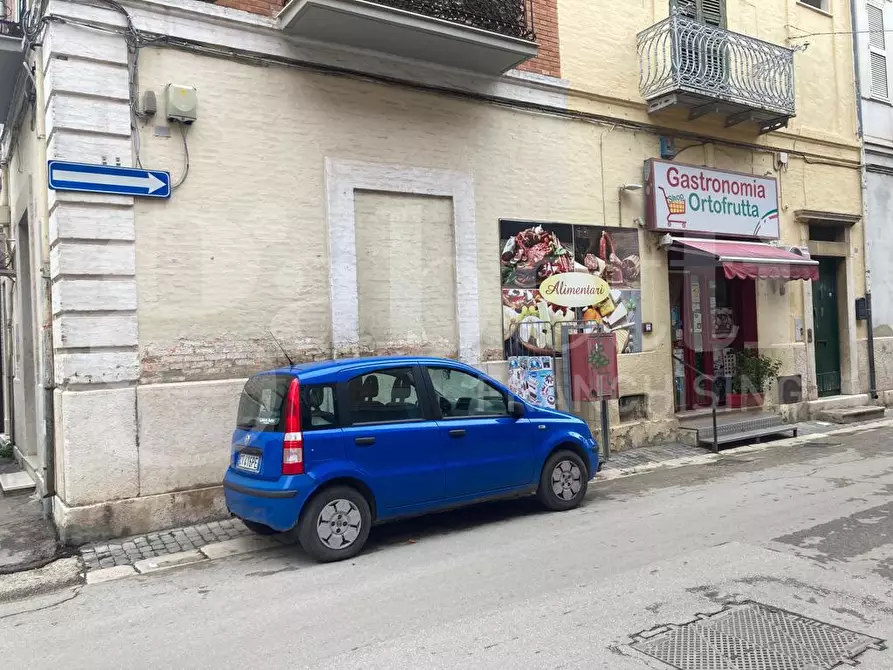 Immagine 3 di Negozio in vendita  in Via Miroballo a San Severo