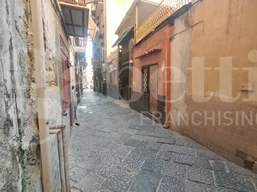 Immagine 3 di Appartamento in vendita  in Vico Pace ai tribunali a Napoli