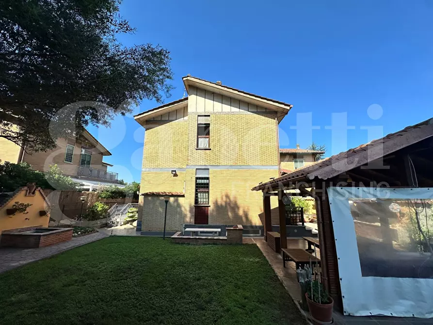 Immagine 3 di Villa in vendita  in Via dora baltea, 105 a Ardea
