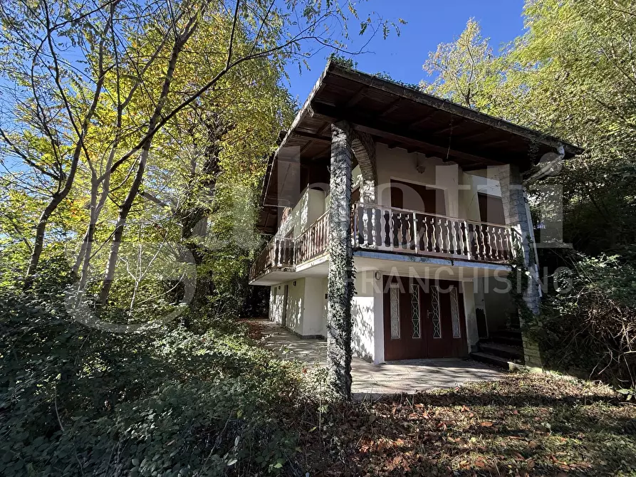 Immagine 11 di Appartamento in vendita  in Via Monti di Sera, 1 a Asso