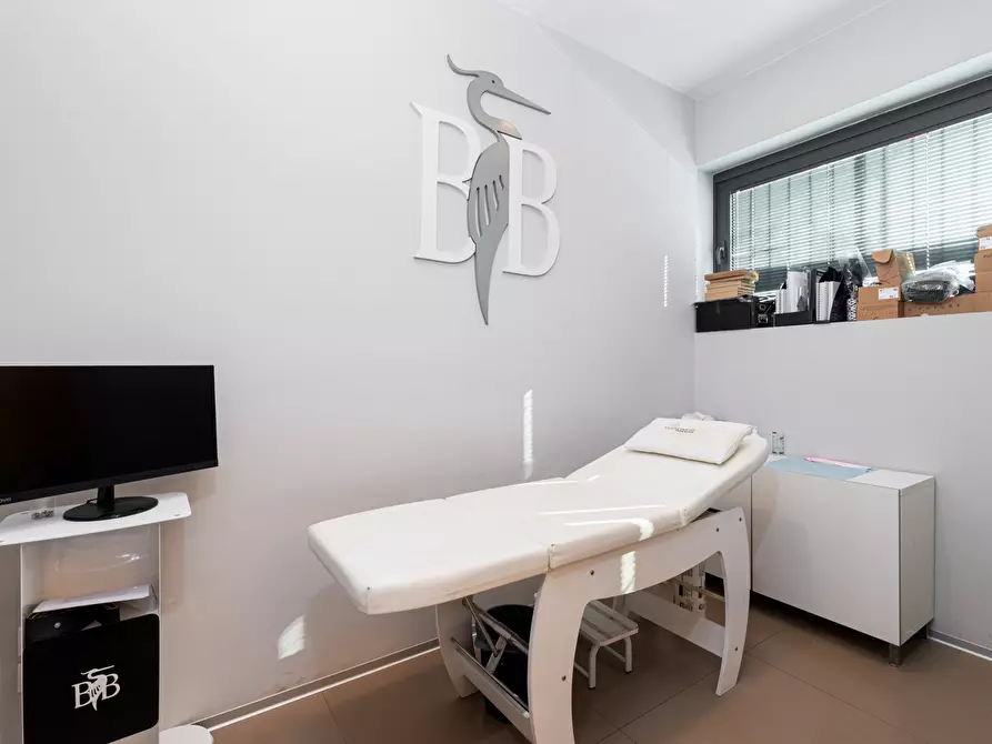 Immagine 23 di Negozio in vendita  in Via Giovanni Gastaldi, 40 a Roma