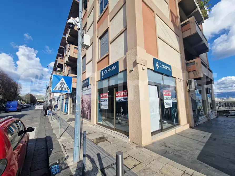 Immagine 8 di Negozio in affitto  in Via Garibaldi, 108 a Messina