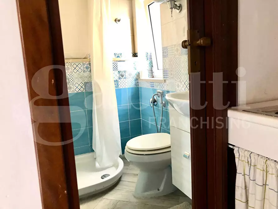 Immagine 15 di Palazzo in vendita  in Via Indipendenza, 352 a Gaeta