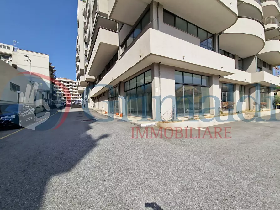 Immagine 4 di Negozio in vendita  in Via Adolfo Celi, 185 a Messina