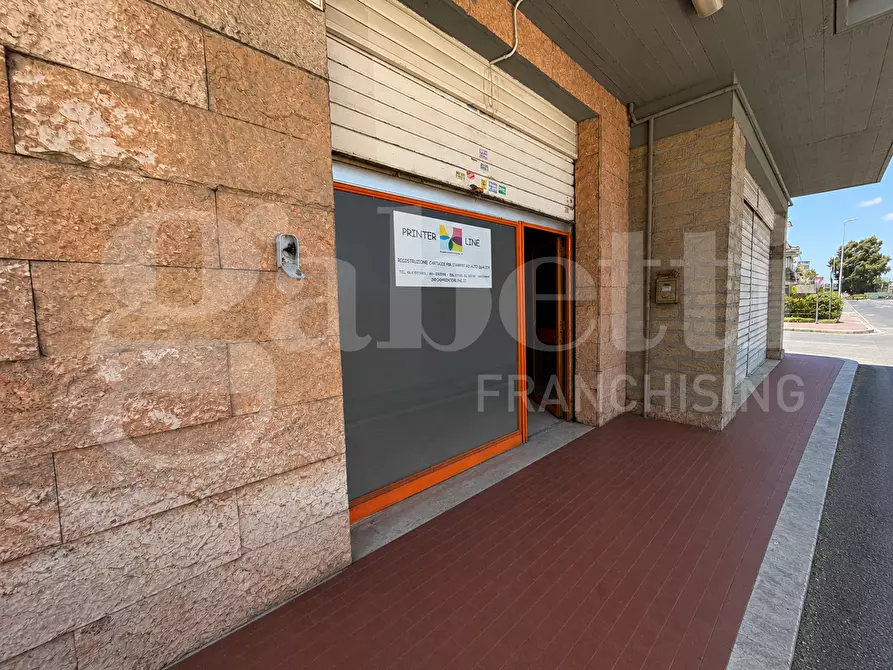 Immagine 15 di Negozio in vendita  in Via Melbourne a Roma