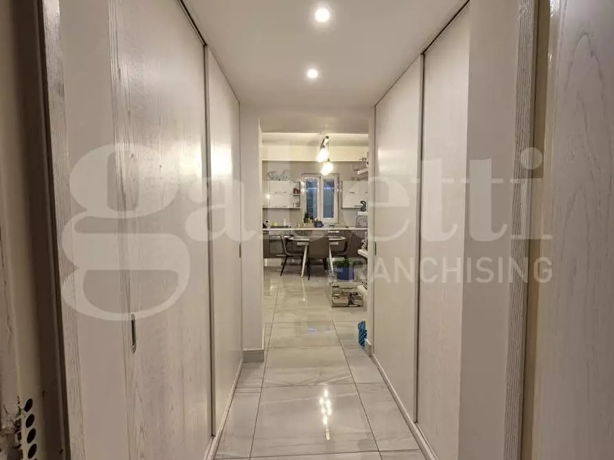 Immagine 26 di Palazzo in vendita  in Via Vesuvio a Torre Annunziata