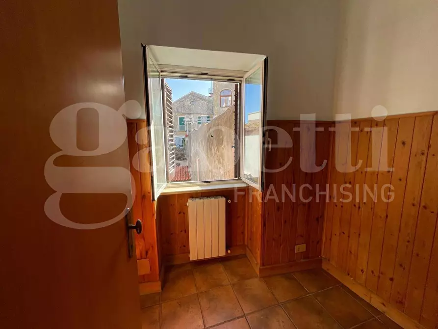 Immagine 11 di Appartamento in vendita  in Piazza S. Conca, 24 a Gaeta