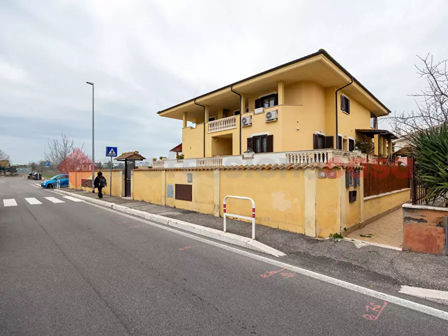 Immagine 44 di Casa quadrifamiliare in vendita  in Via Monteprandrone a Roma