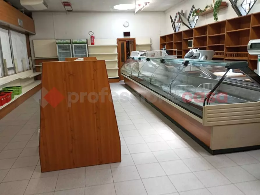 Immagine 12 di Negozio in vendita  in Via TORCICODA a Firenze