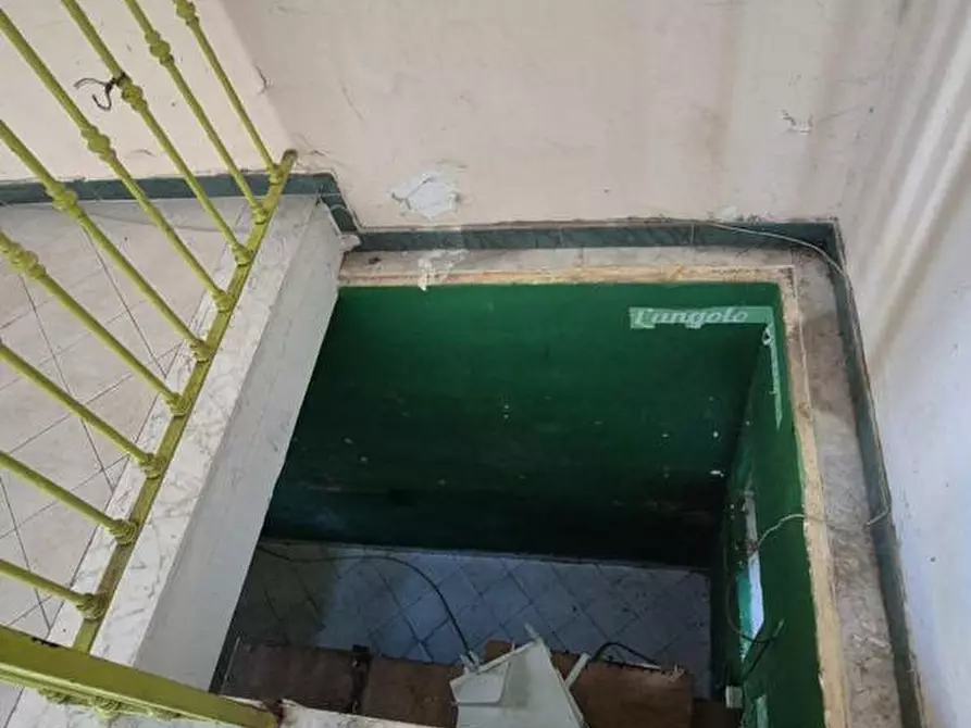 Immagine 8 di Negozio in affitto  in Piazza Ernesto Cesaro, 50 a Torre Annunziata