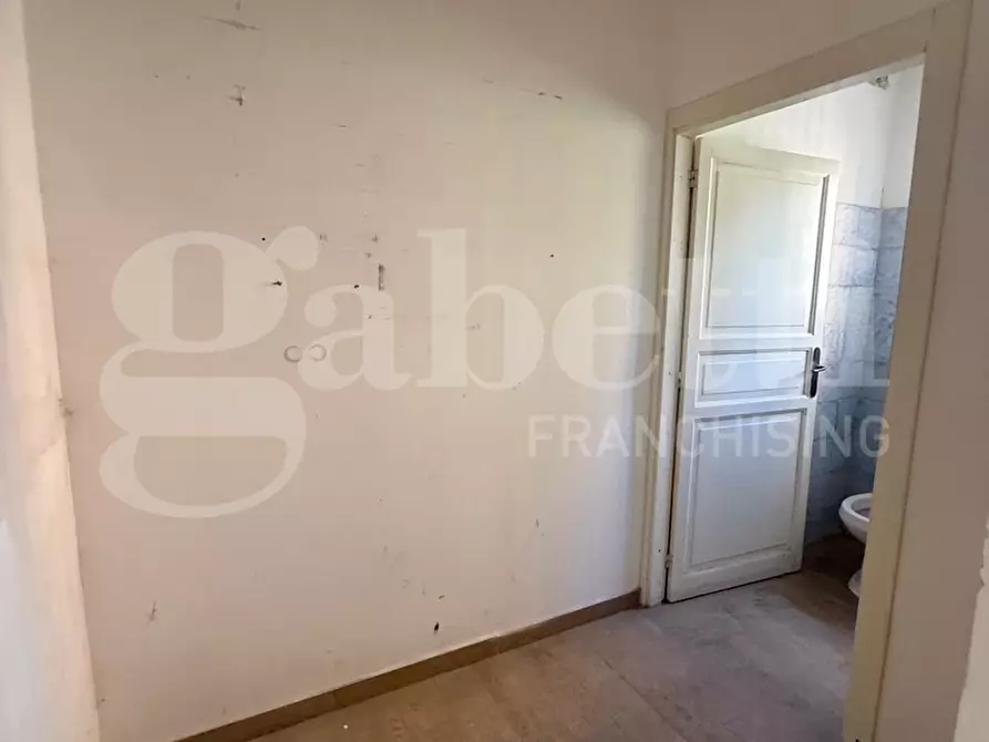 Immagine 6 di Negozio in affitto  in Piazza tonnara a Palermo