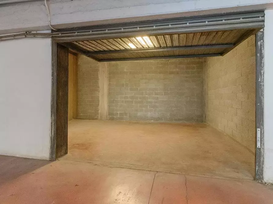 Immagine 6 di Box auto in vendita  in Via San Donato, 46 a Bologna