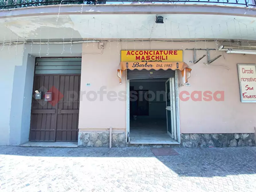 Immagine 2 di Negozio in affitto  in Via Trento, SNC a Mondragone